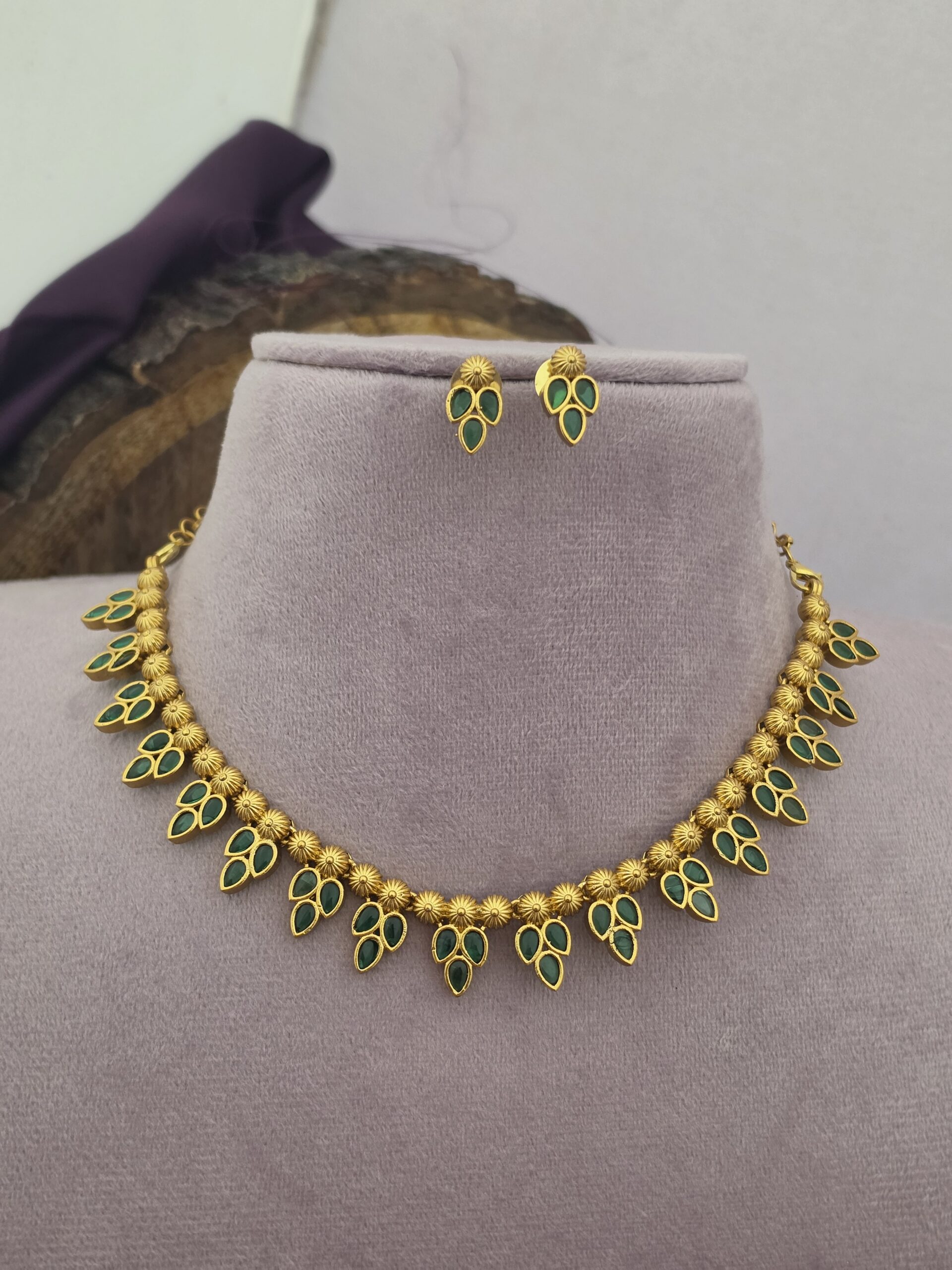 Premium Matt Emerald Stone Necklace With Stud