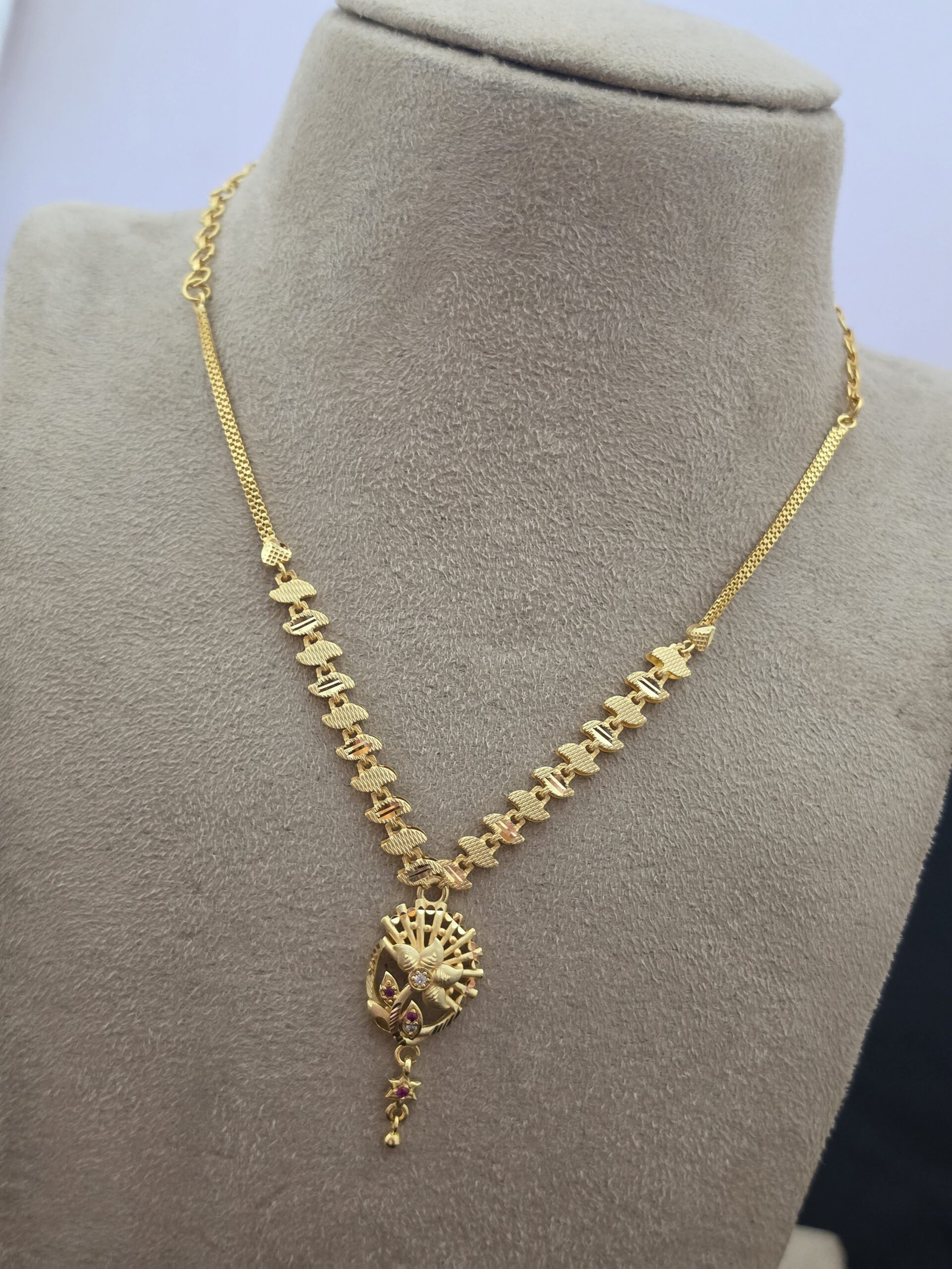 Premium Foaming Flower Necklace
