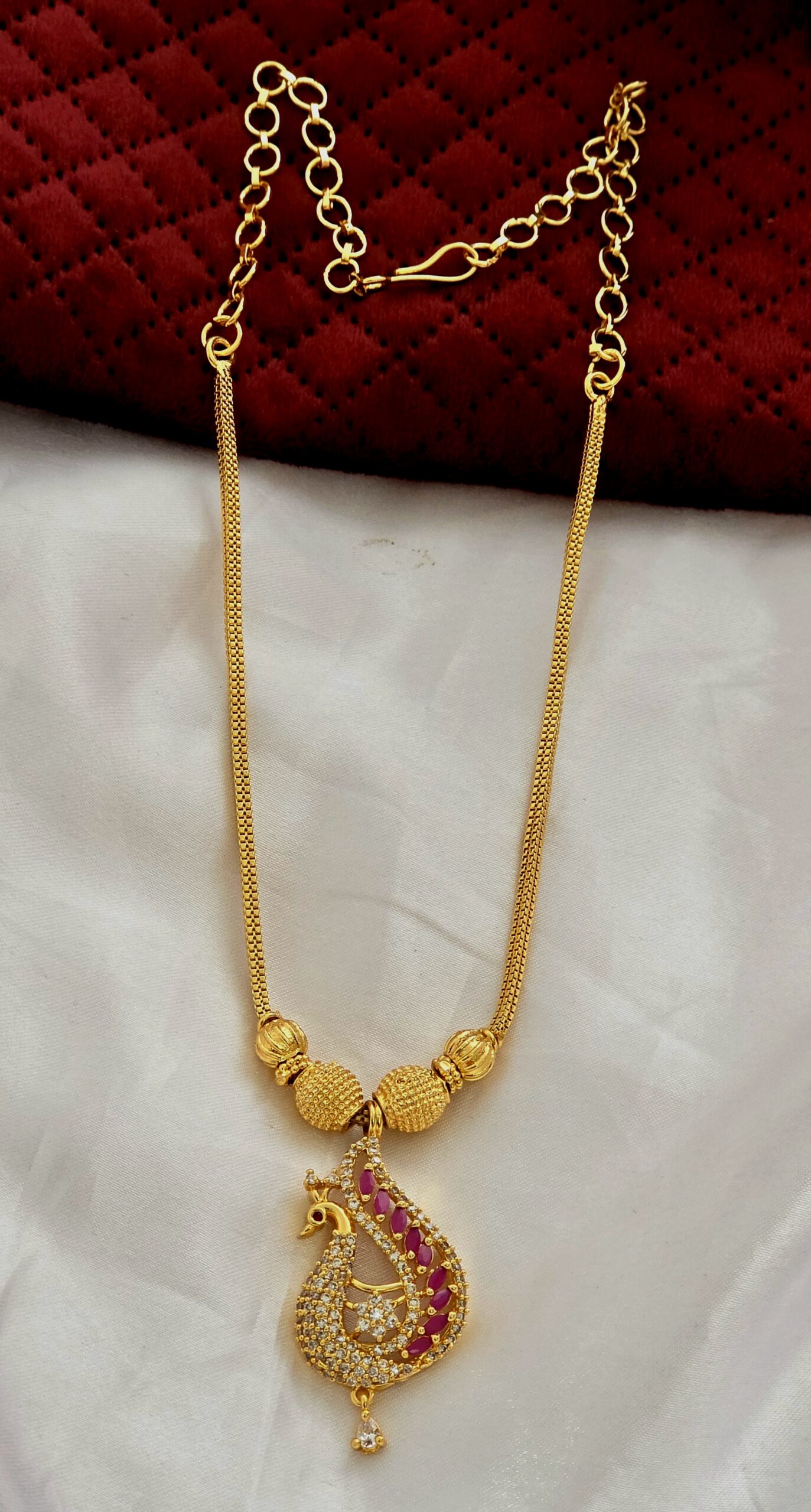 Premium Foaming Peacock Ad Stone necklace