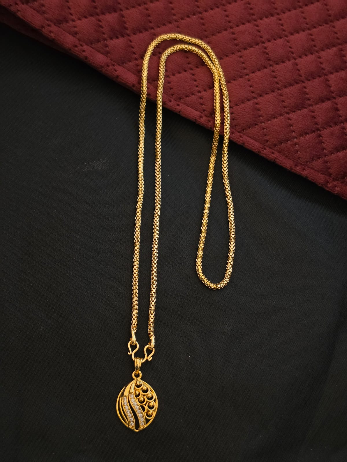 Premium foaming Peacock Dollar Chain 28 Inch